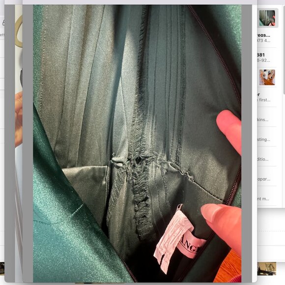 Body Contouring Emerald Gown - Picture 6 of 6